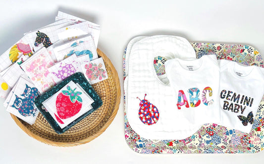 Mama + Baby Animals, Baby Shower Onesie & Bib Decorating Kit